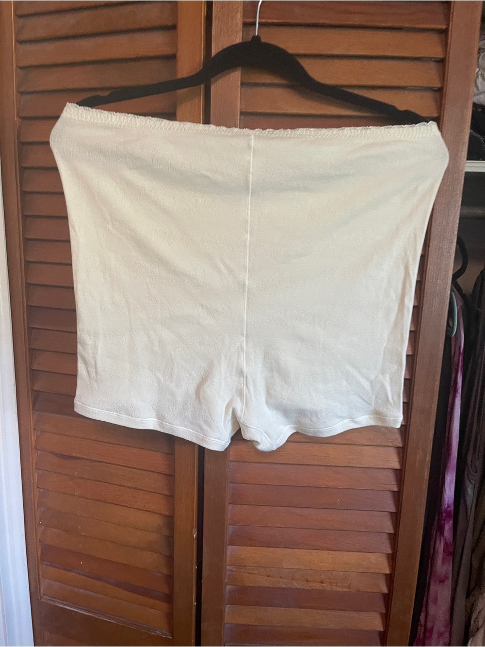 SKIMS Lightweight Seamless Shaping Shorts in Soft Cream - Picture 2 of 3
